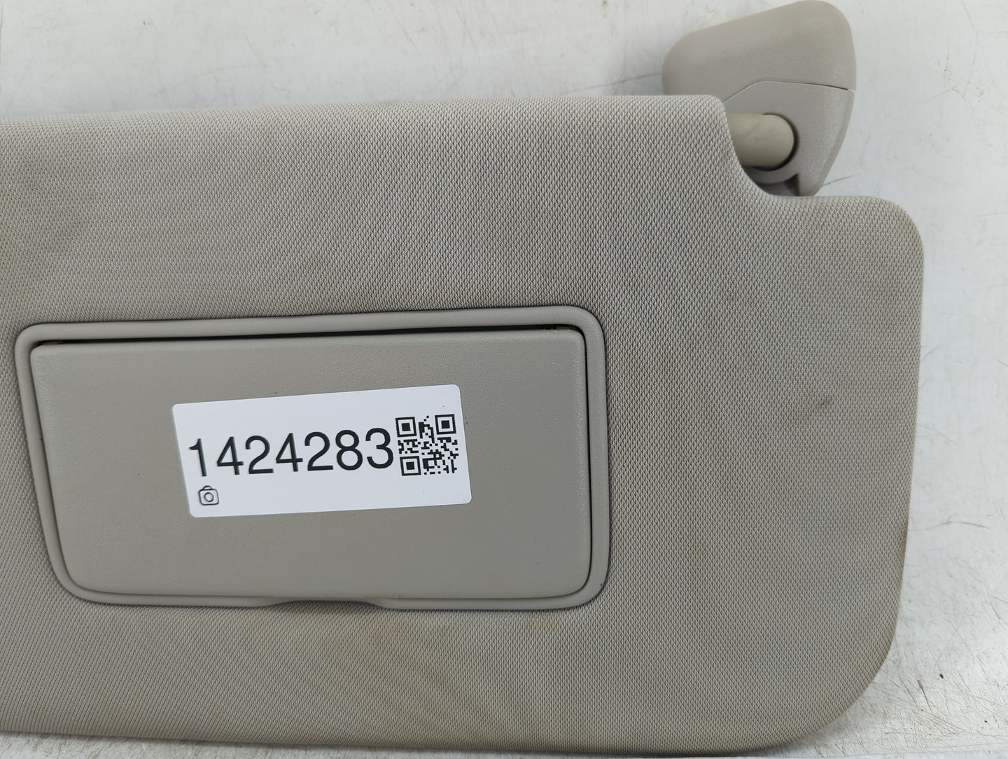 2014-2017 Nissan Rogue Sun Visor Shade Replacement Passenger Right Mirror Fits Fits 2014 2015 2016 2017 OEM Used Auto Parts 