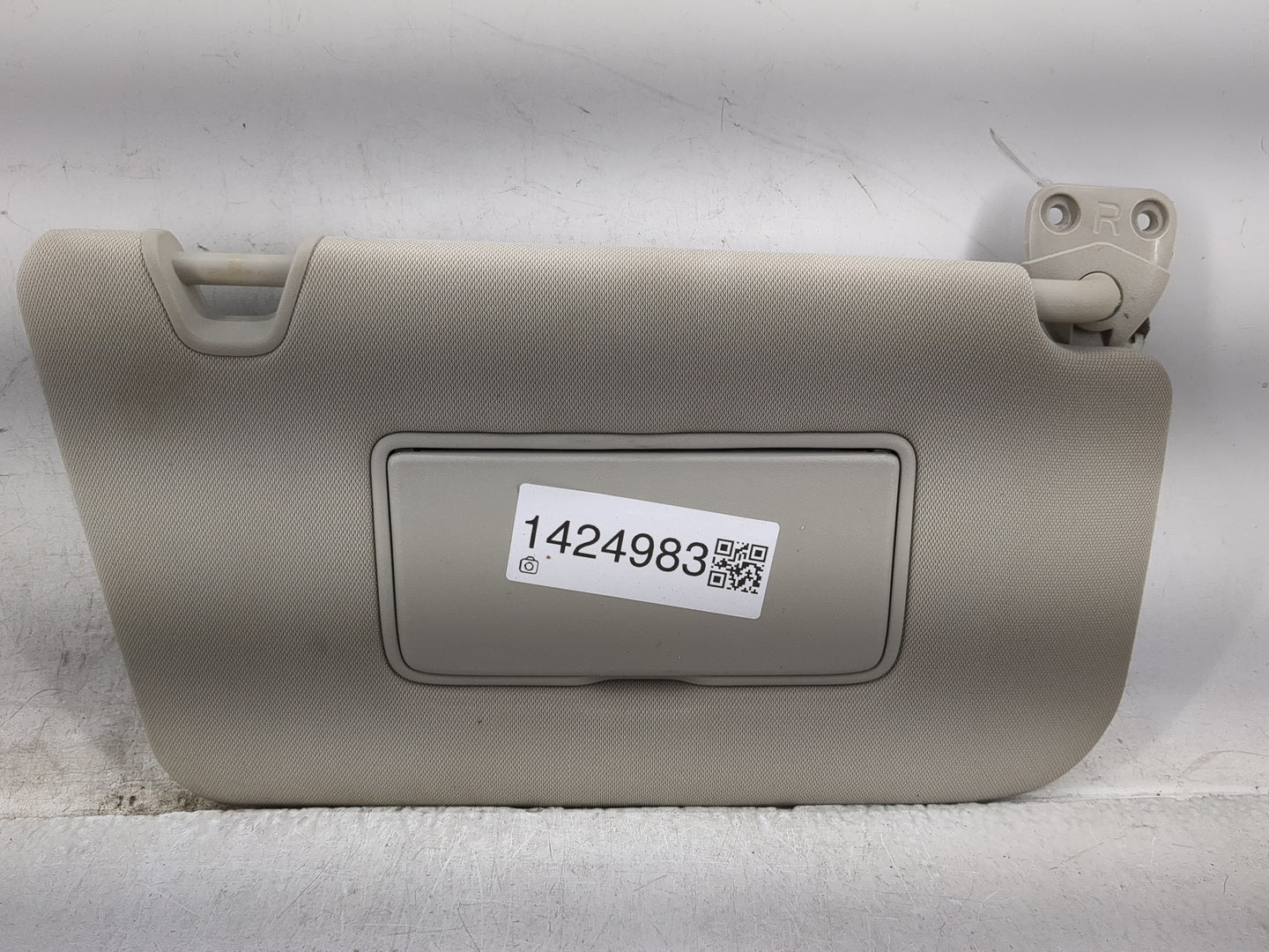 2014-2017 Nissan Rogue Sun Visor Shade Replacement Passenger Right Mirror Fits Fits 2014 2015 2016 2017 OEM Used Auto Parts 