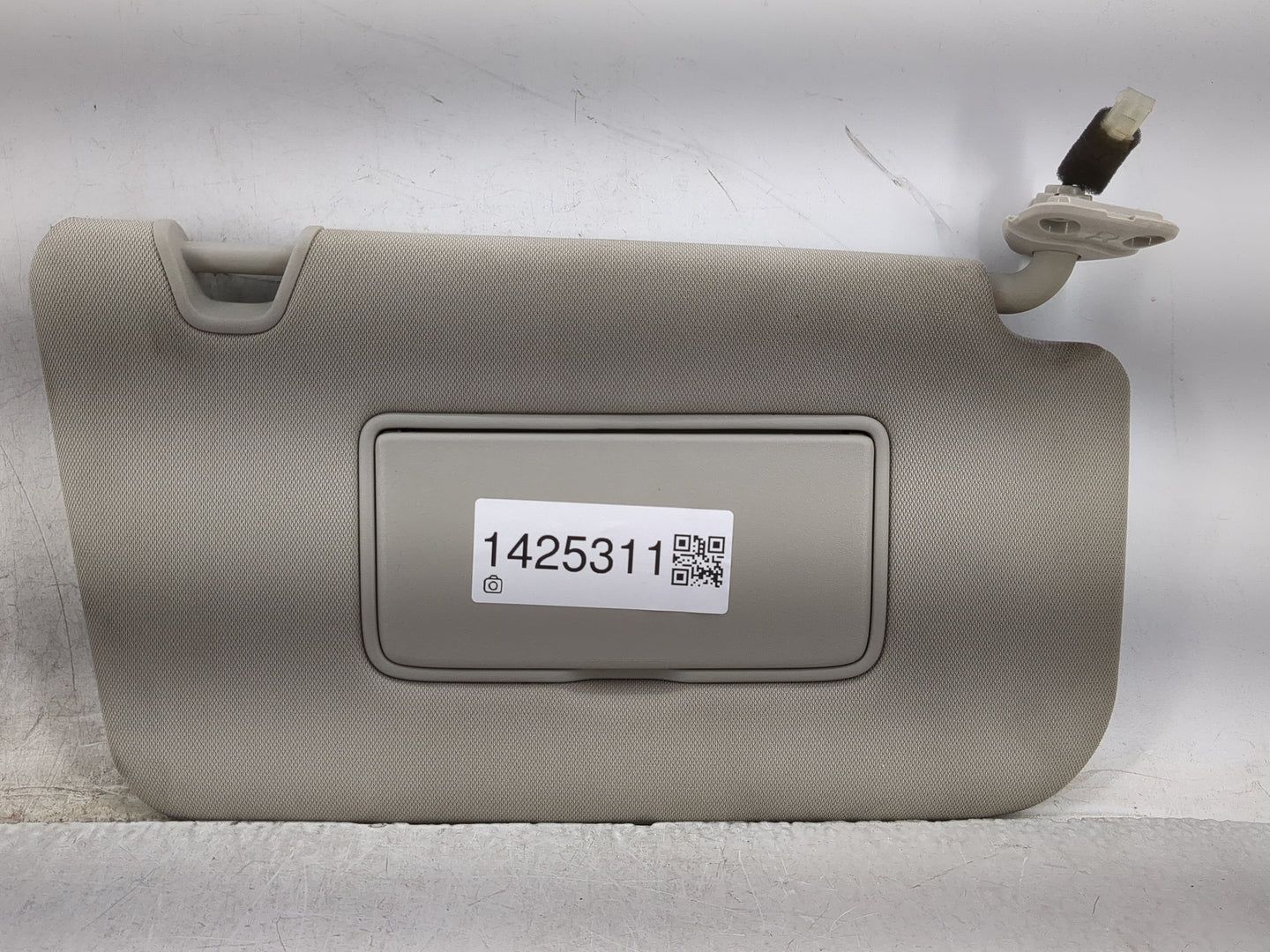 2014-2017 Nissan Rogue Sun Visor Shade Replacement Passenger Right Mirror Fits Fits 2014 2015 2016 2017 OEM Used Auto Parts 
