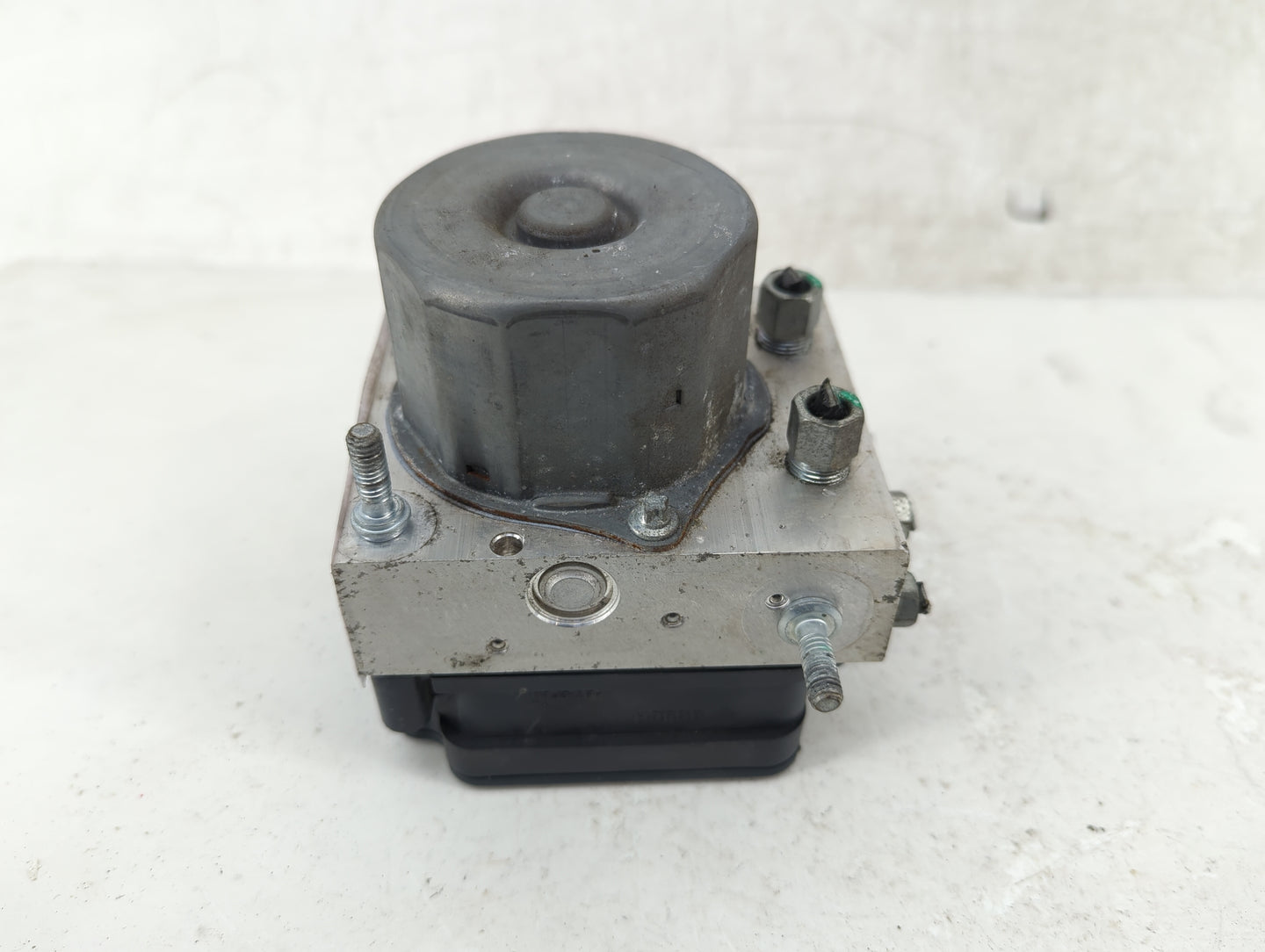 2016 Nissan Rogue ABS Pump Control Module Replacement P/N:0265956165 Fits OEM Used Auto Parts - Oemusedautoparts1.com