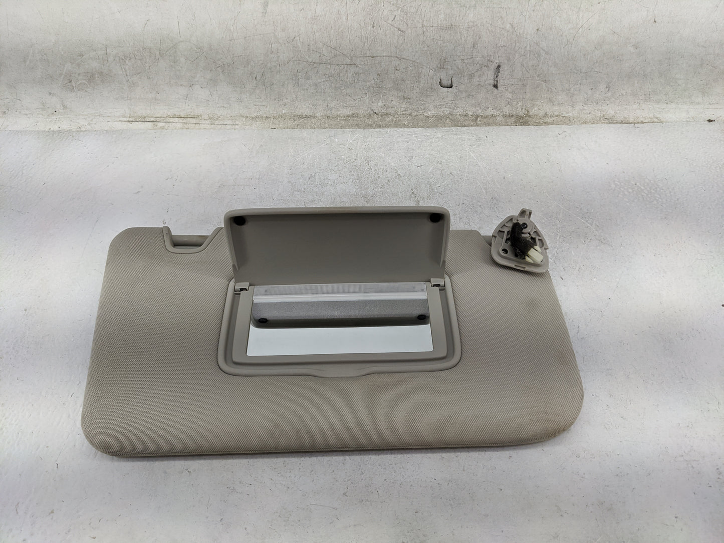 2014-2017 Nissan Rogue Sun Visor Shade Replacement Passenger Right Mirror Fits Fits 2014 2015 2016 2017 OEM Used Auto Parts 