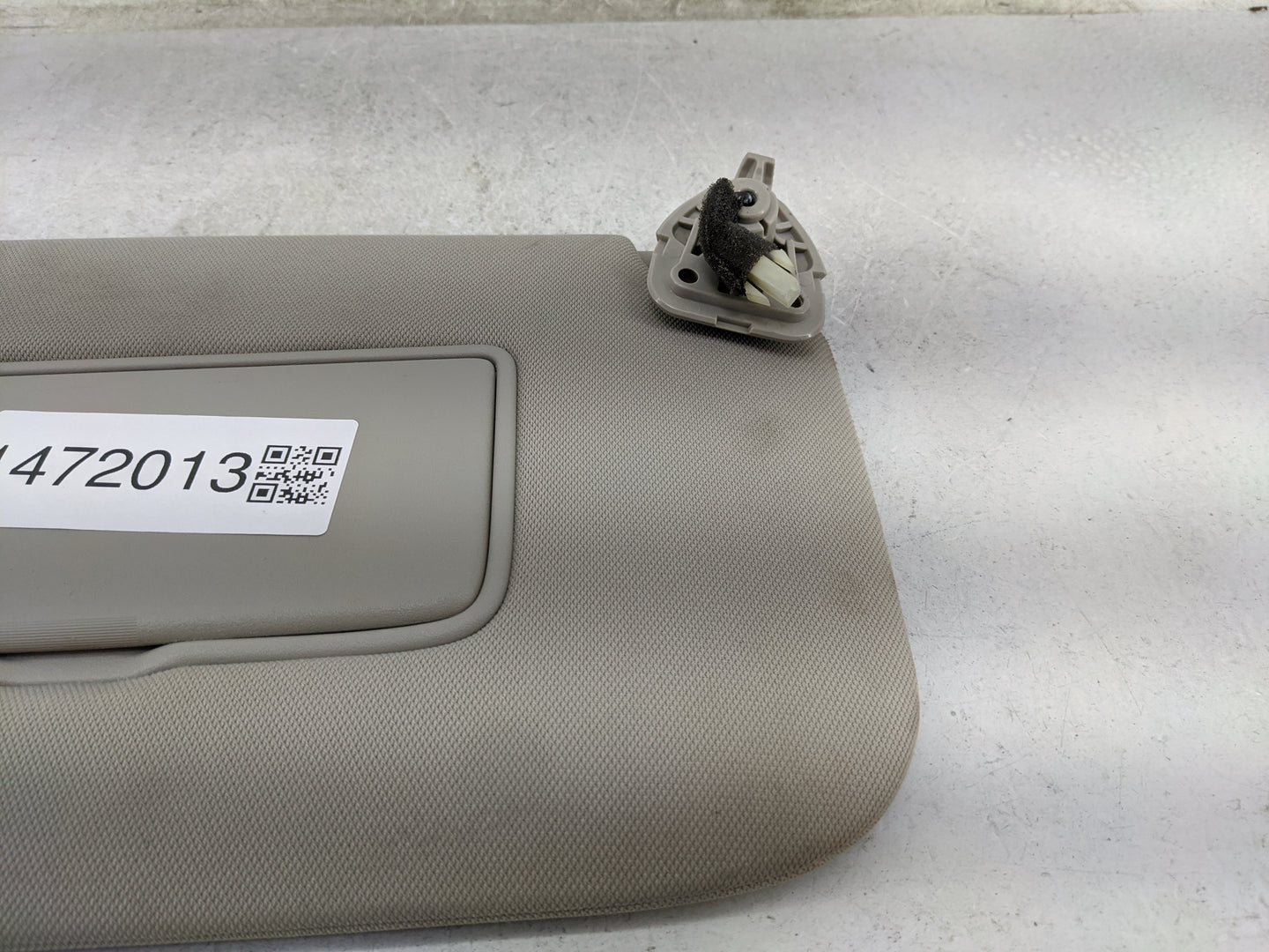 2014-2017 Nissan Rogue Sun Visor Shade Replacement Passenger Right Mirror Fits Fits 2014 2015 2016 2017 OEM Used Auto Parts 