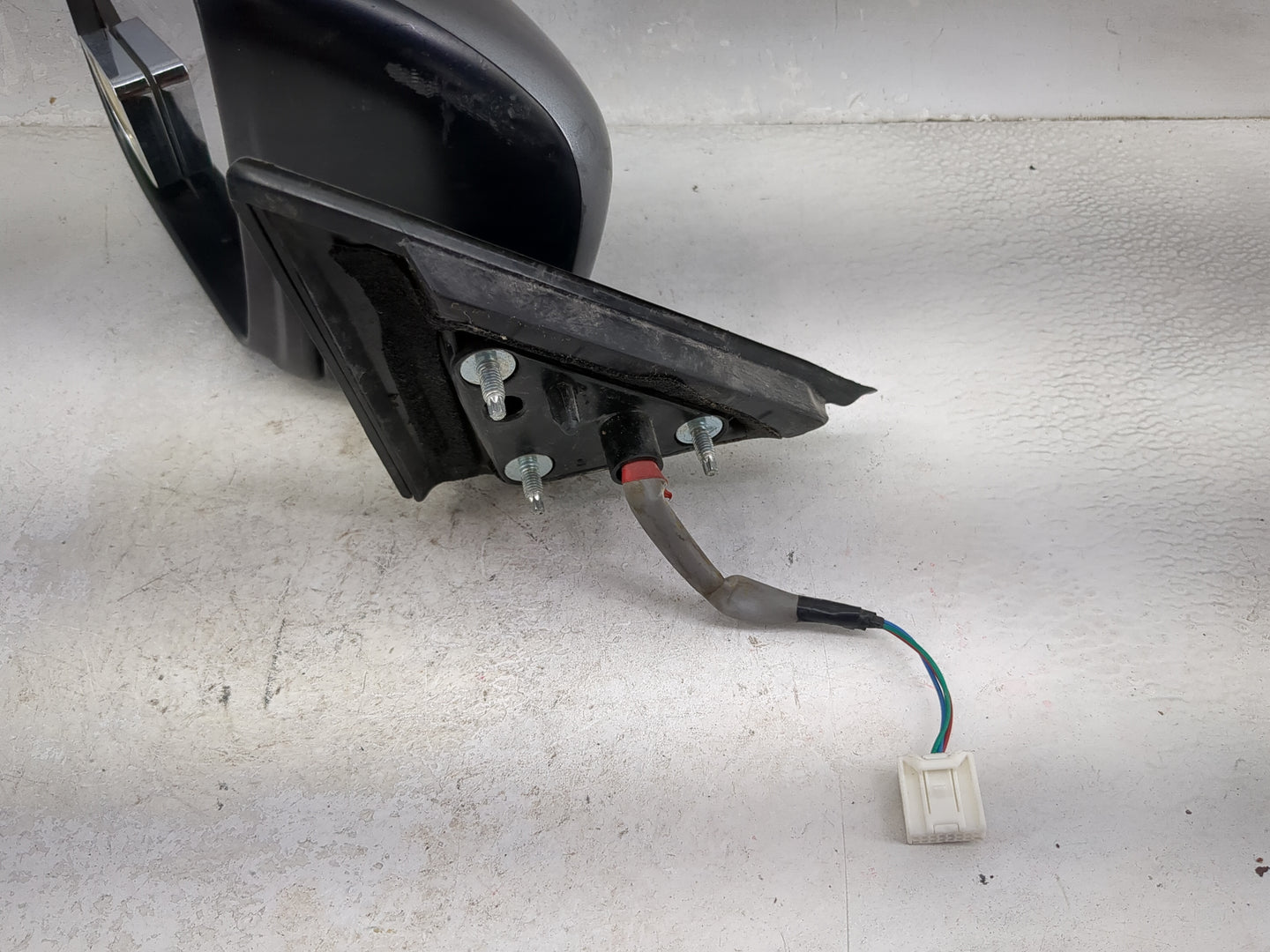 2017-2020 Nissan Rogue Driver Side View Mirror - Left Door Mirror OEM Used - Oemusedautoparts1.com