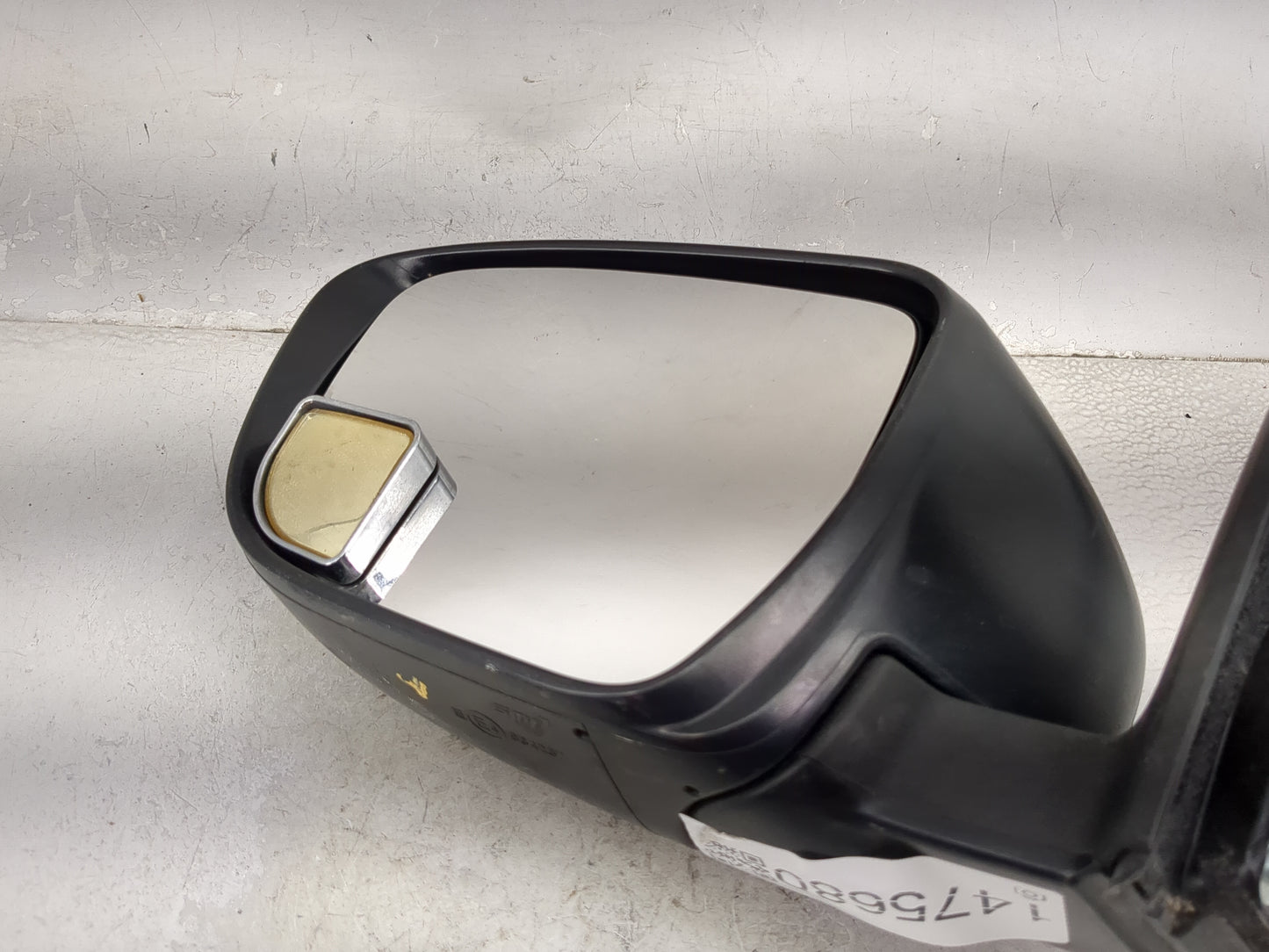 2017-2020 Nissan Rogue Driver Side View Mirror - Left Door Mirror OEM Used - Oemusedautoparts1.com