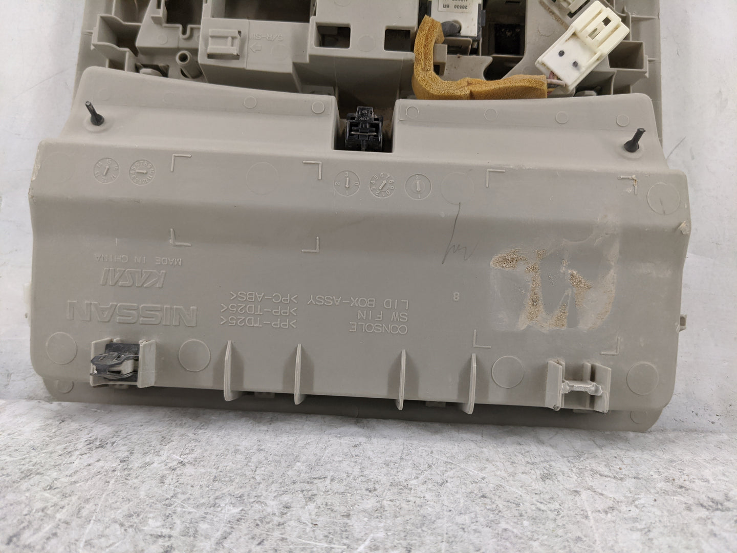 2016 Nissan Rogue Overhead Roof Console Tan 1478343 - Oemusedautoparts1.com