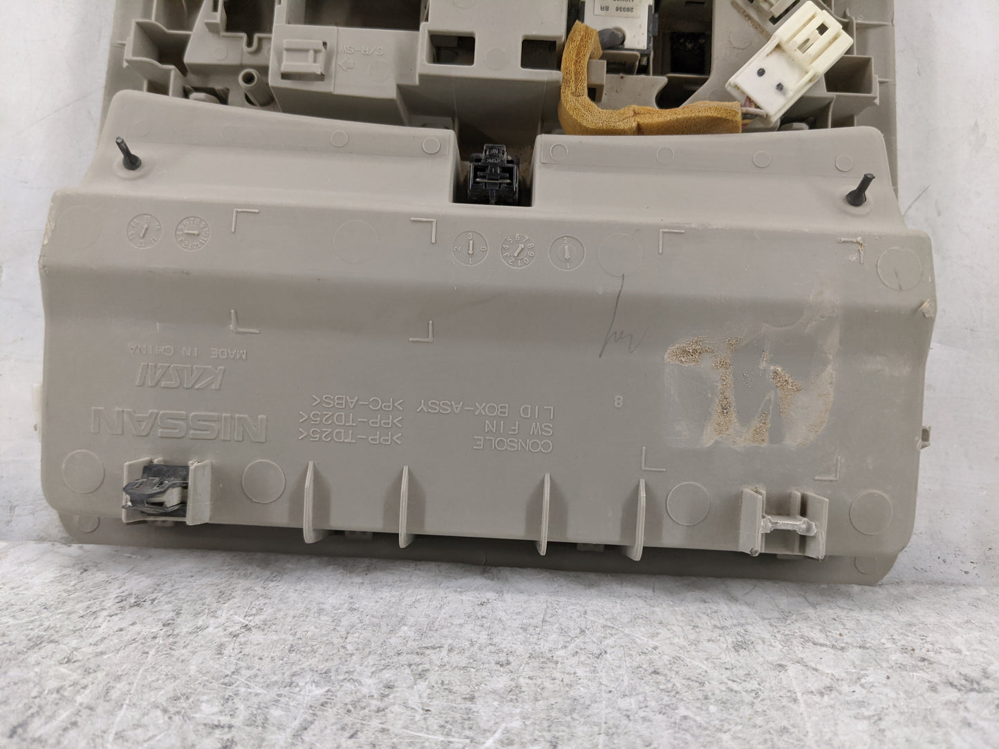 2016 Nissan Rogue Overhead Roof Console Tan 1478343 - Oemusedautoparts1.com