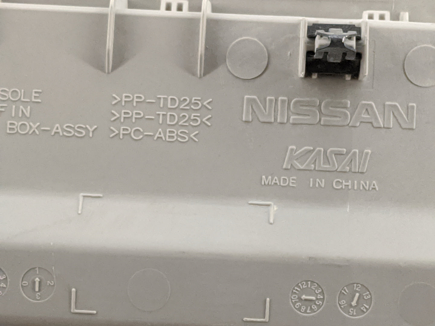 2016 Nissan Rogue Overhead Roof Console Tan 1478343 - Oemusedautoparts1.com