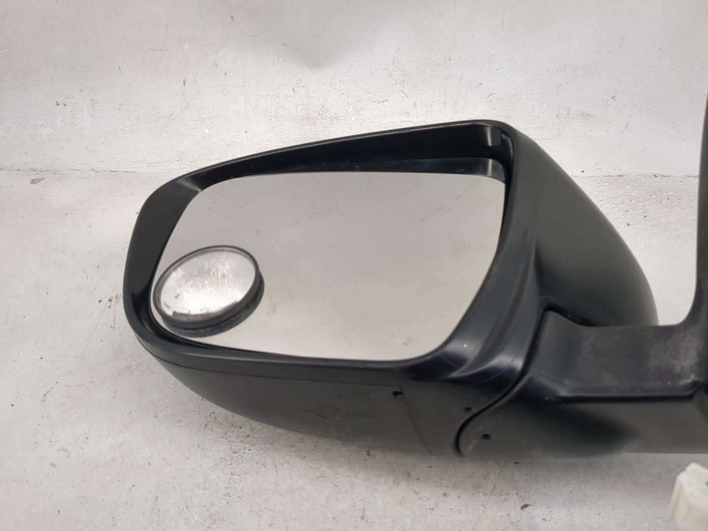 2016-2017 Nissan Rogue Driver Side View Mirror - Left Door Mirror OEM Used - Oemusedautoparts1.com
