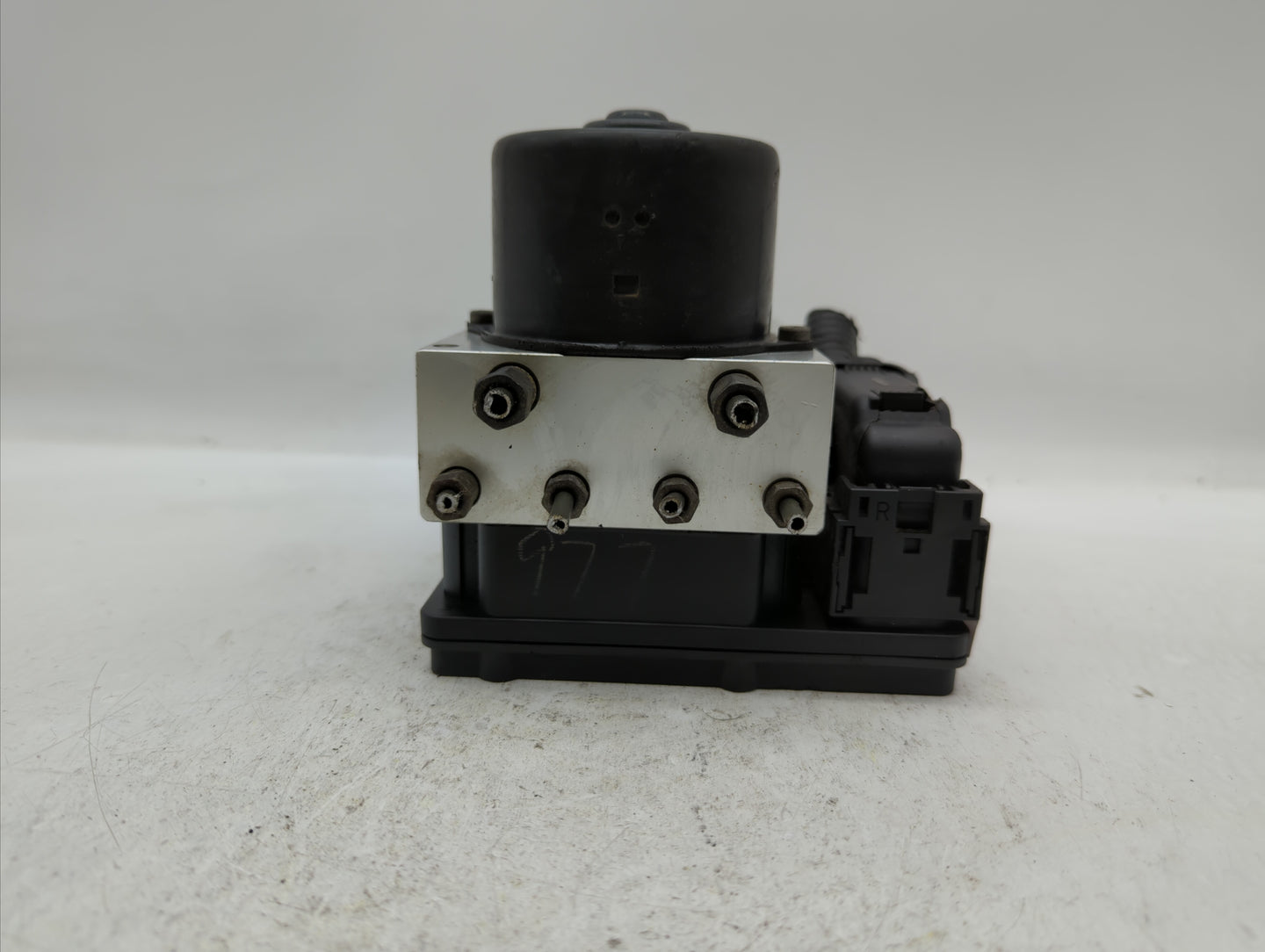 2016 Nissan Rogue ABS Pump Control Module Replacement P/N:47660 6FK2A Fits OEM Used Auto Parts - Oemusedautoparts1.com