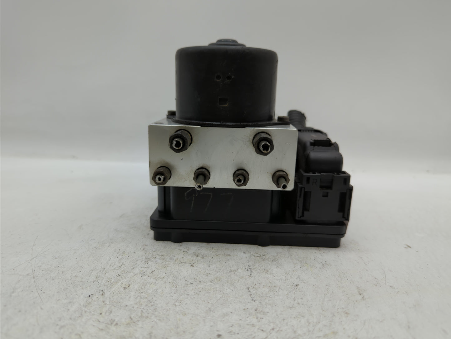 2016 Nissan Rogue ABS Pump Control Module Replacement P/N:47660 6FK2A Fits OEM Used Auto Parts - Oemusedautoparts1.com