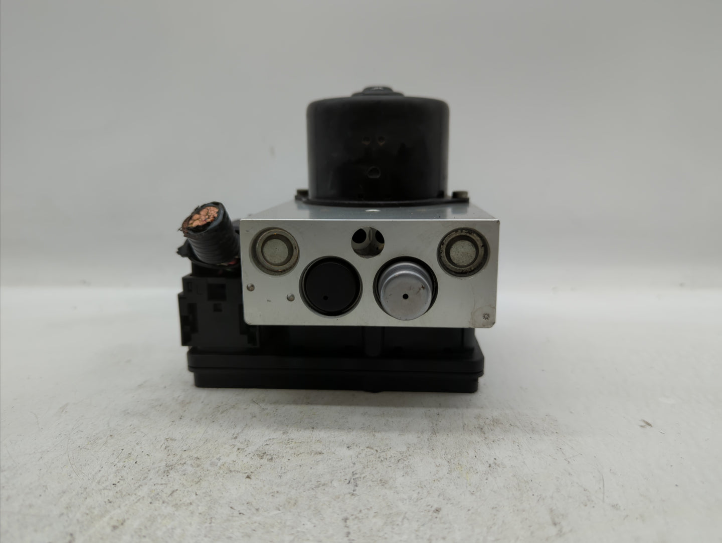 2016 Nissan Rogue ABS Pump Control Module Replacement P/N:47660 6FK2A Fits OEM Used Auto Parts - Oemusedautoparts1.com