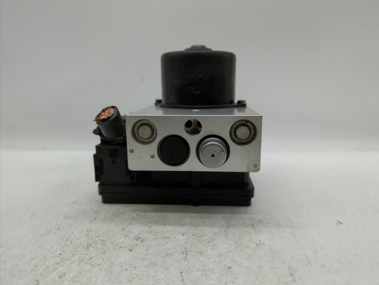 2016 Nissan Rogue ABS Pump Control Module Replacement P/N:47660 6FK2A Fits OEM Used Auto Parts - Oemusedautoparts1.com