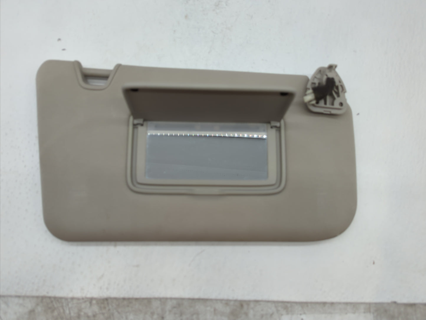 2014-2017 Nissan Rogue Sun Visor Shade Replacement Passenger Right Mirror Fits Fits 2014 2015 2016 2017 OEM Used Auto Parts 