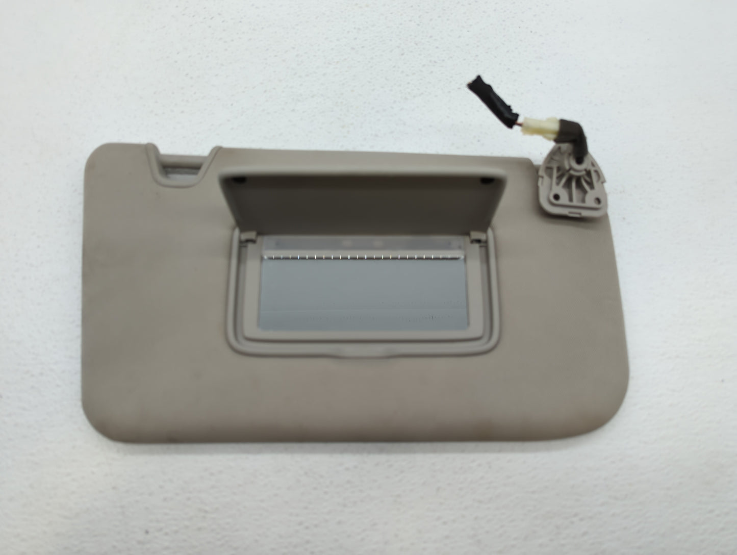 2014-2017 Nissan Rogue Sun Visor Shade Replacement Passenger Right Mirror Fits Fits 2014 2015 2016 2017 OEM Used Auto Parts 