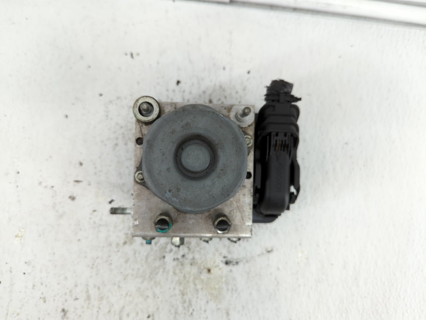 2015-2016 Nissan Rogue ABS Pump Control Module Replacement P/N:47660 5HA0A Fits Fits 2015 2016 OEM Used Auto Parts - Oemused