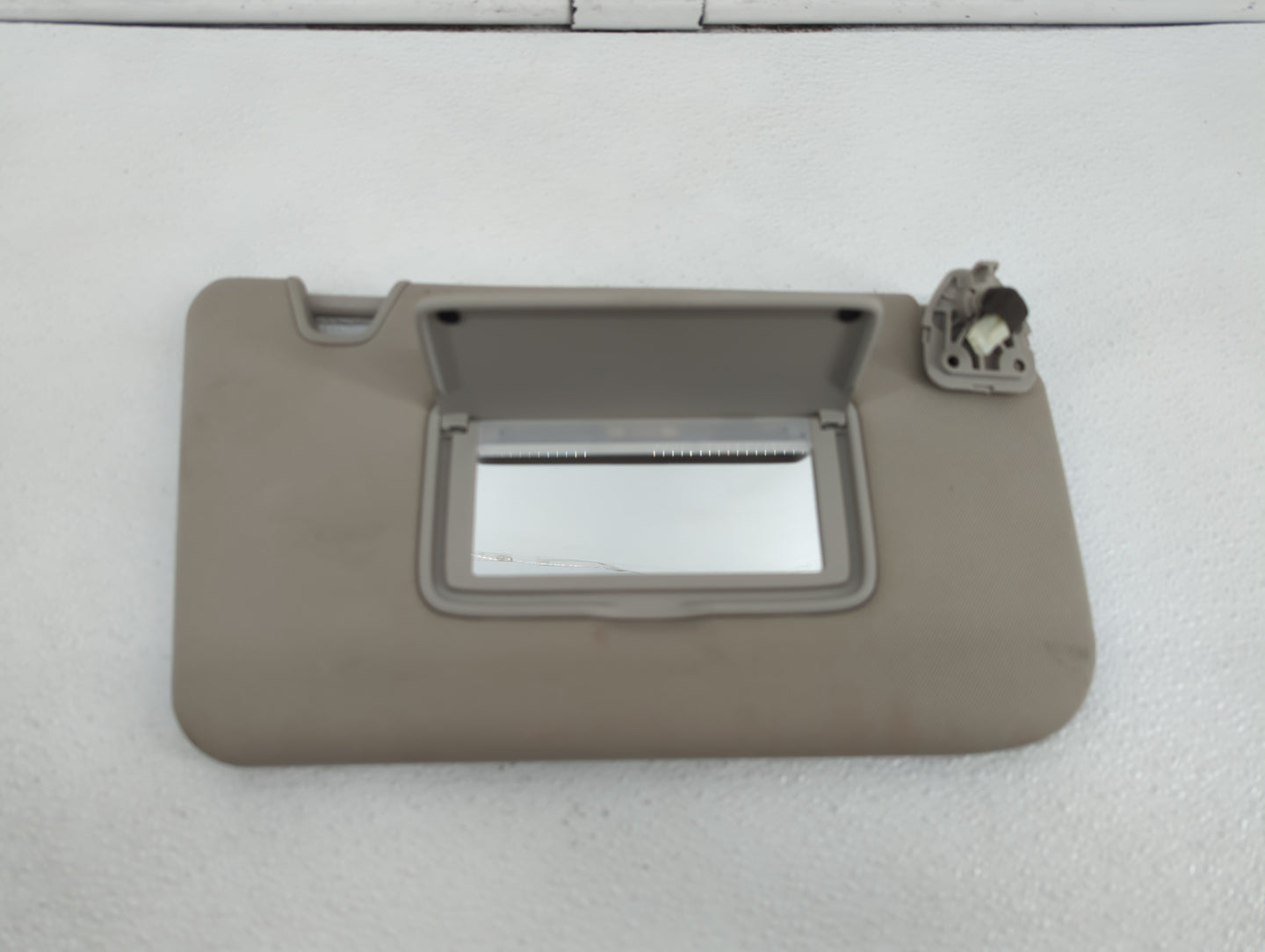 2014-2017 Nissan Rogue Sun Visor Shade Replacement Passenger Right Mirror Fits Fits 2014 2015 2016 2017 OEM Used Auto Parts 