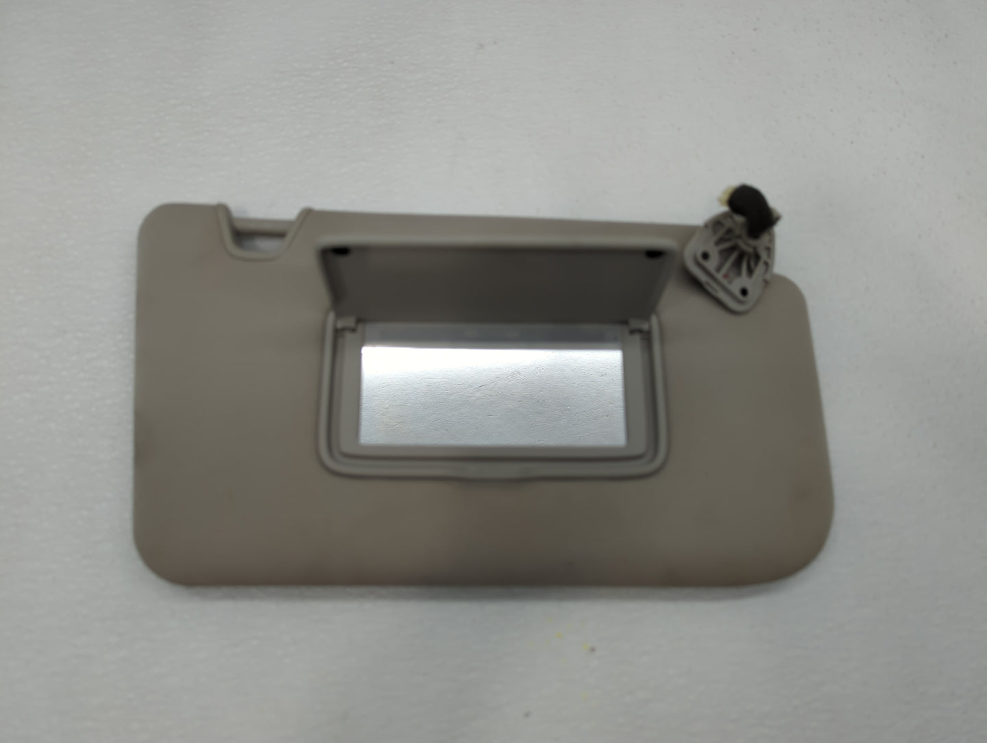 2014-2017 Nissan Rogue Sun Visor Shade Replacement Passenger Right Mirror Fits Fits 2014 2015 2016 2017 OEM Used Auto Parts 