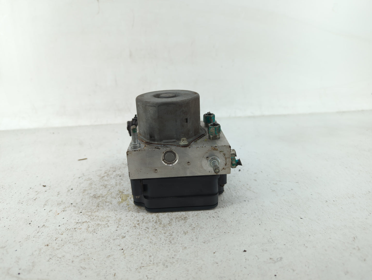 2015-2016 Nissan Rogue ABS Pump Control Module Replacement P/N:47660 5HA1A 47660 5HA0A Fits Fits 2015 2016 OEM Used Auto Par