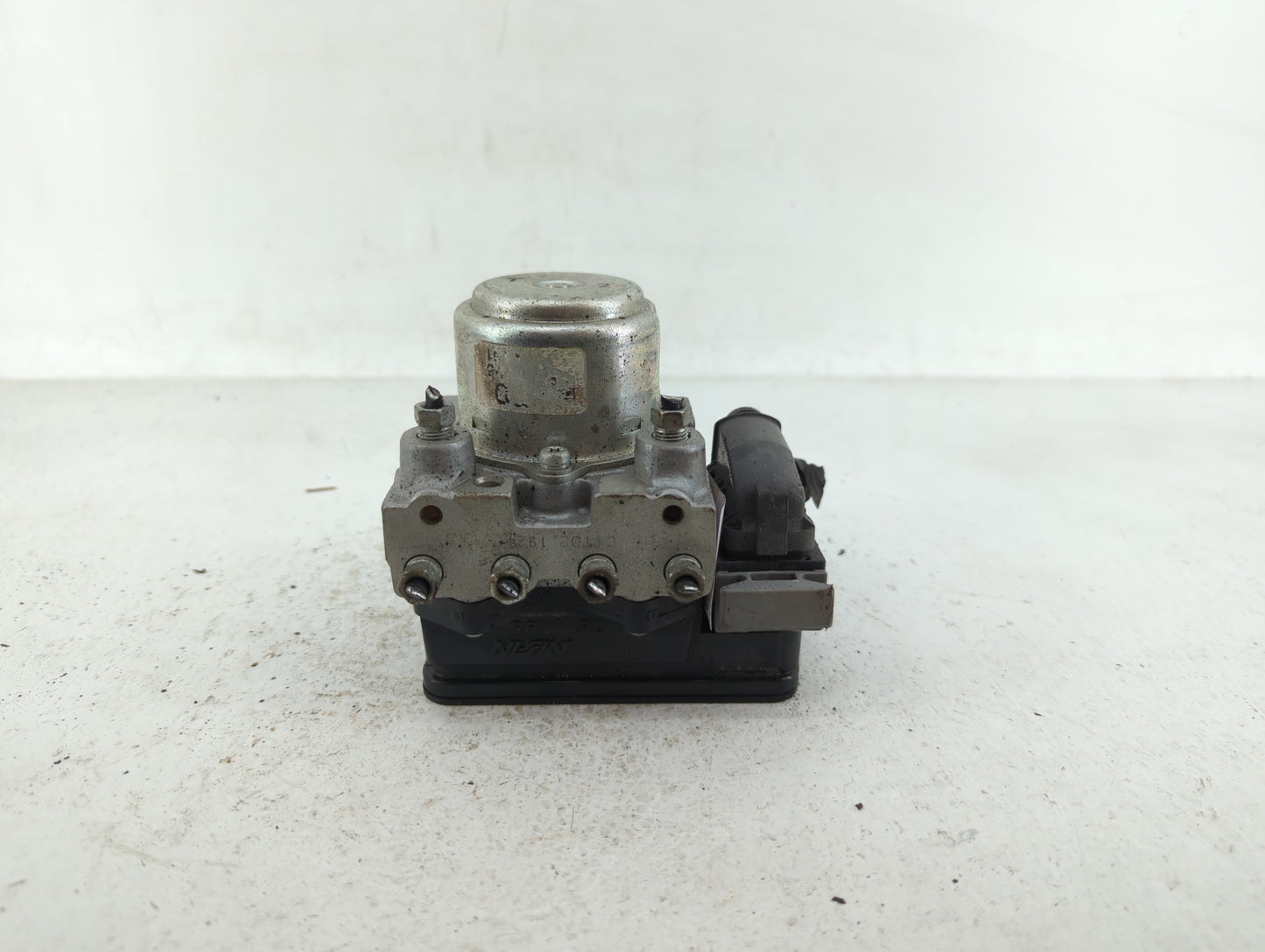 2015-2016 Nissan Rogue ABS Pump Control Module Replacement P/N:47660 5HA1A 47660 5HA0A Fits Fits 2015 2016 OEM Used Auto Par