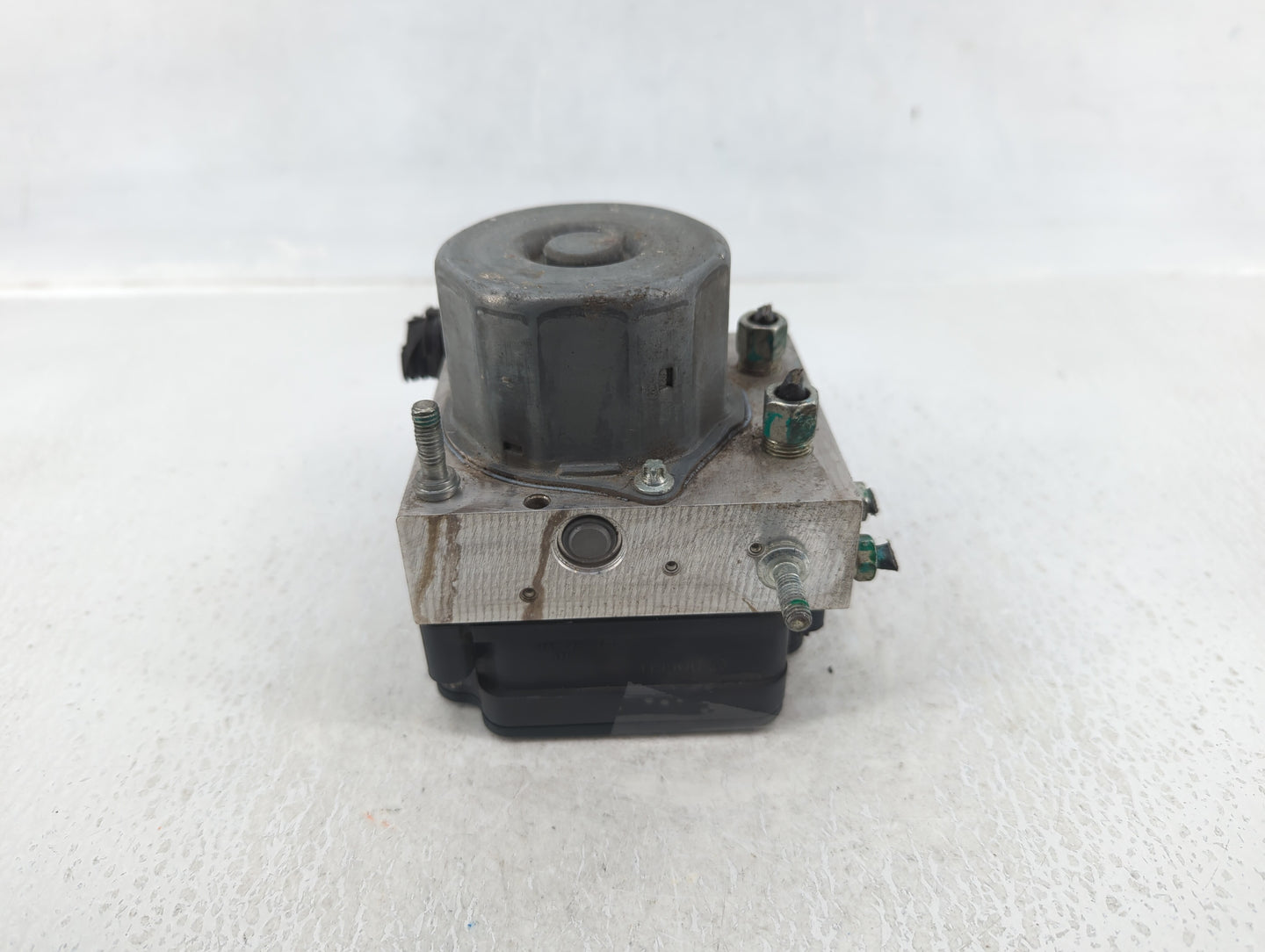 2015-2016 Nissan Rogue ABS Pump Control Module Replacement P/N:47660 5HA0A Fits Fits 2015 2016 OEM Used Auto Parts - Oemused