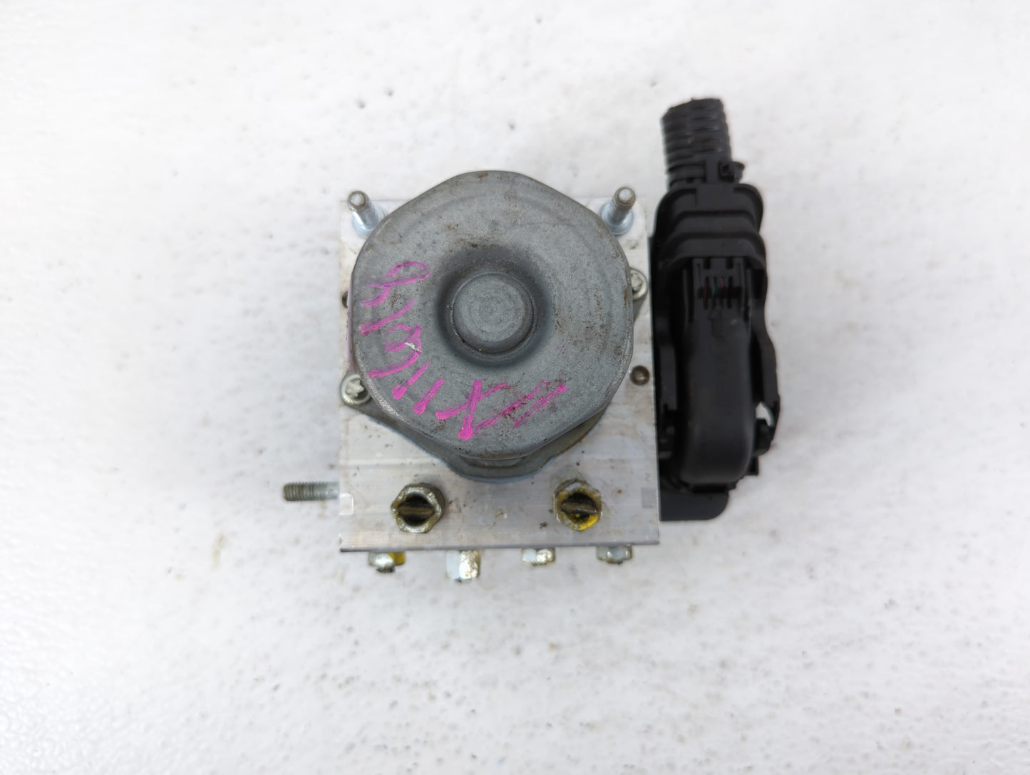 2016 Nissan Rogue ABS Pump Control Module Replacement P/N:47660 9TB0B Fits OEM Used Auto Parts - Oemusedautoparts1.com