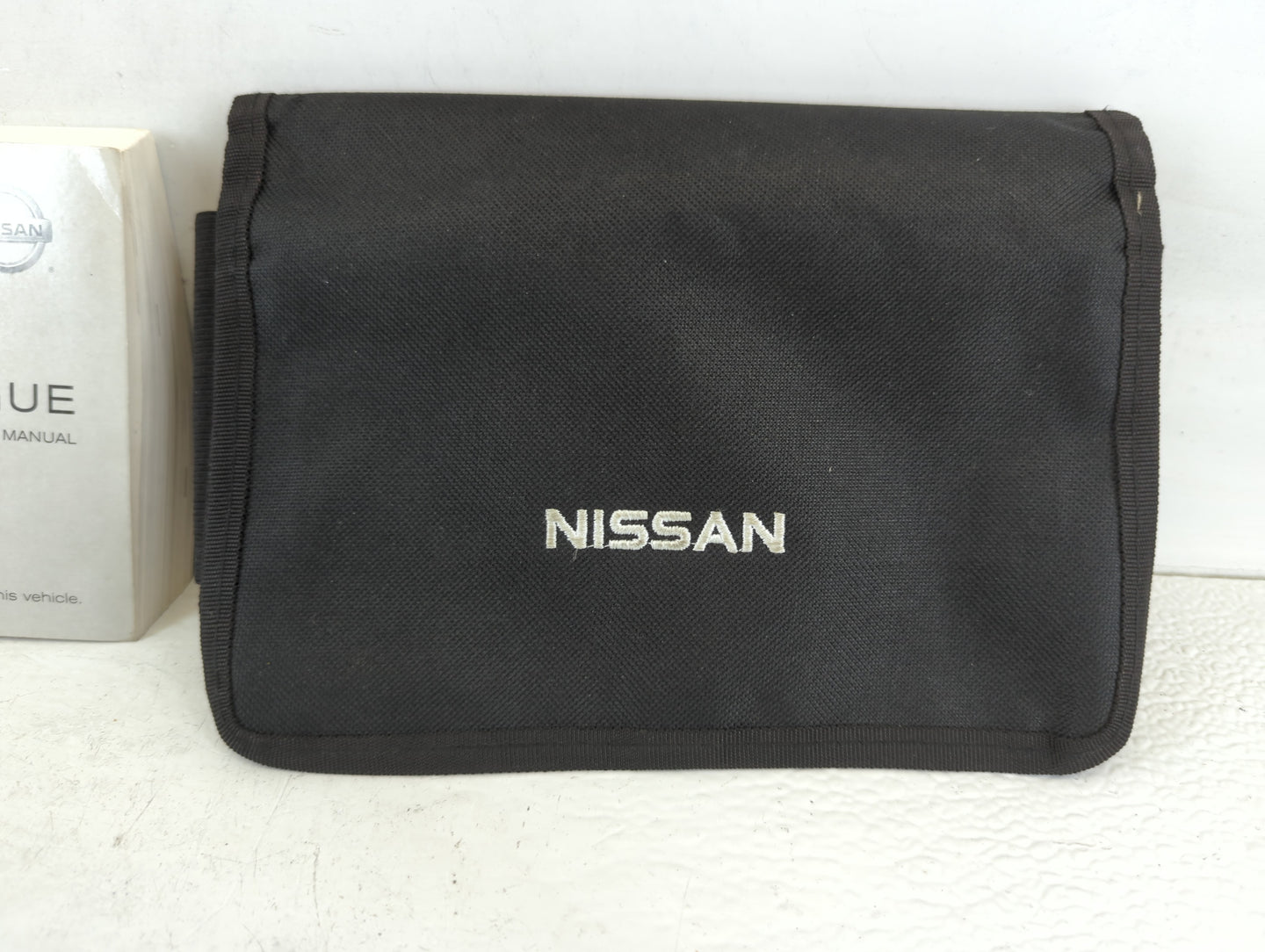 2016 Nissan Rogue Owners Manual Book Guide P/N:OM16EA OT32U1 OEM Used Auto Parts - Oemusedautoparts1.com