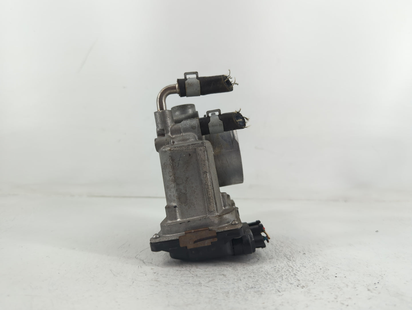 2014-2020 Nissan Rogue Throttle Body P/N:02488 5H13, 3TA60-01 A Fits Fits 2013 2014 2015 2016 2017 2018 2019 2020 OEM Used A