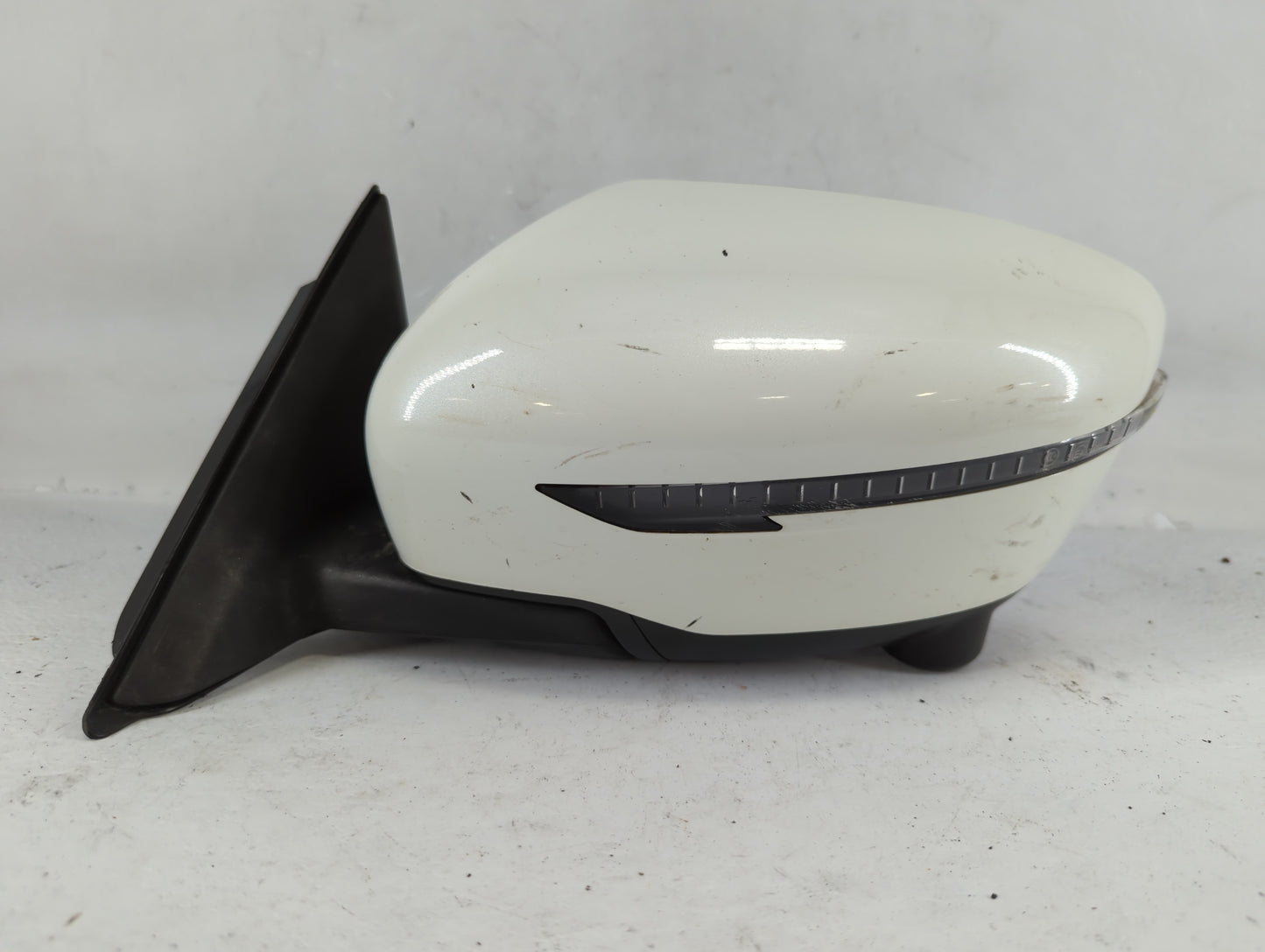 2016 Nissan Rogue Driver Side View Mirror - Left Door Mirror OEM Used - Oemusedautoparts1.com