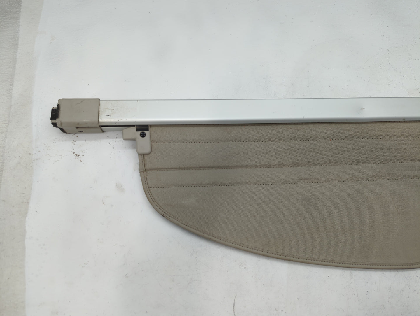 2016 Nissan Rogue Rear Cargo Cover Storage Retractable Shade Tan - Oemusedautoparts1.com