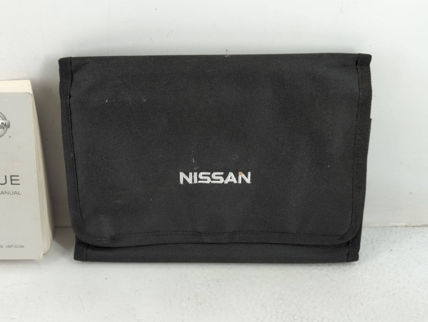 2016 Nissan Rogue Owners Manual Book Guide P/N:OM16EA 0T32U1 OEM Used Auto Parts - Oemusedautoparts1.com