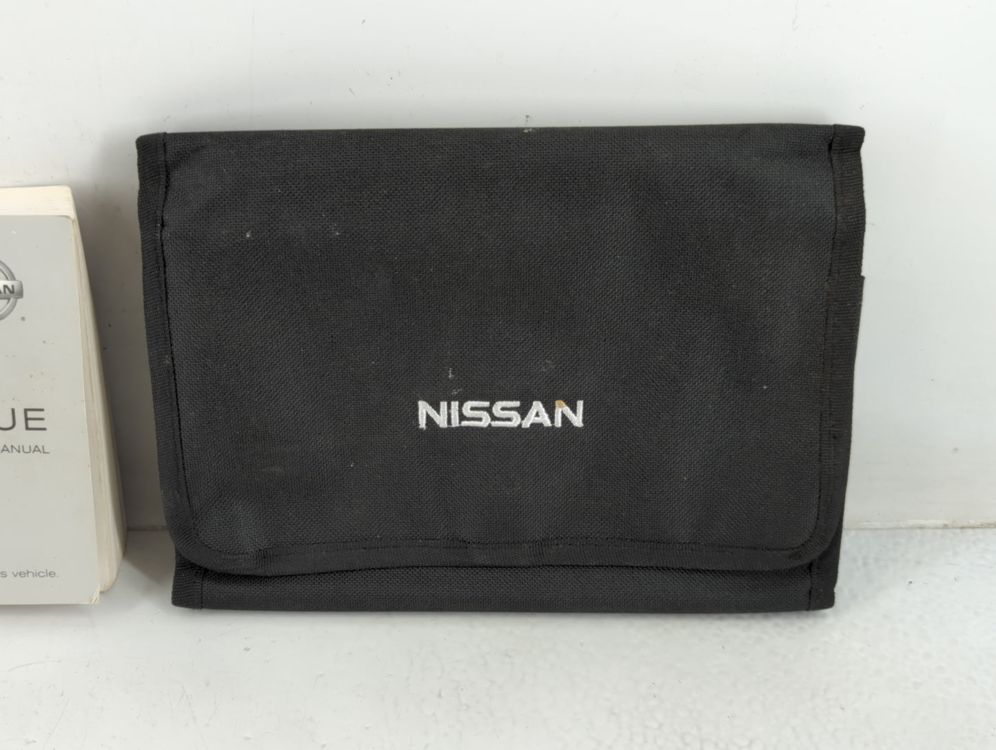 2016 Nissan Rogue Owners Manual Book Guide P/N:OM16EA 0T32U1 OEM Used Auto Parts - Oemusedautoparts1.com