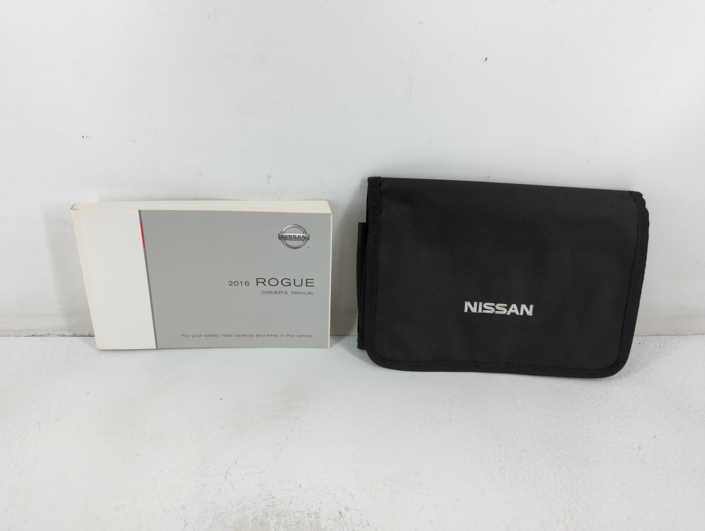 2016 Nissan Rogue Owners Manual Book Guide P/N:OM16EA 0T32U0 OEM Used Auto Parts - Oemusedautoparts1.com