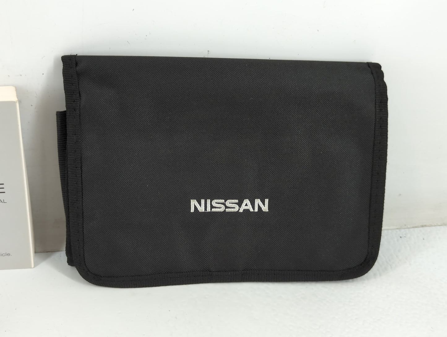 2016 Nissan Rogue Owners Manual Book Guide P/N:OM16EA 0T32U0 OEM Used Auto Parts - Oemusedautoparts1.com