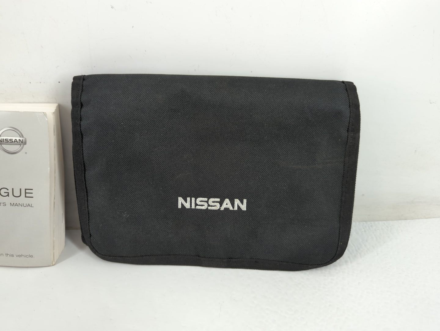 2016 Nissan Rogue Owners Manual Book Guide P/N:OM16EA 0T32U0 OEM Used Auto Parts - Oemusedautoparts1.com