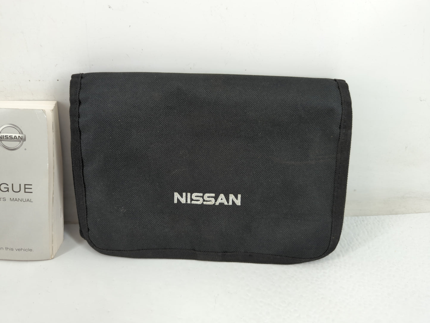 2016 Nissan Rogue Owners Manual Book Guide P/N:OM16EA 0T32U0 OEM Used Auto Parts - Oemusedautoparts1.com