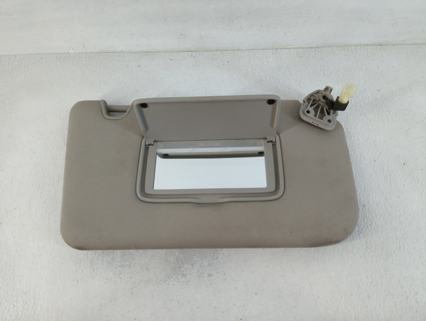 2014-2017 Nissan Rogue Sun Visor Shade Replacement Passenger Right Mirror Fits Fits 2014 2015 2016 2017 OEM Used Auto Parts 
