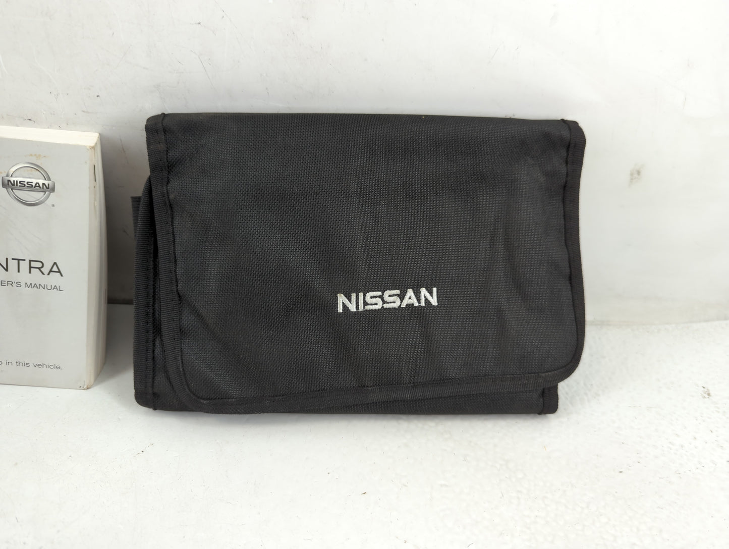 2016 Nissan Sentra Owners Manual Book Guide P/N:OM16EM 0B17U0 OEM Used Auto Parts - Oemusedautoparts1.com