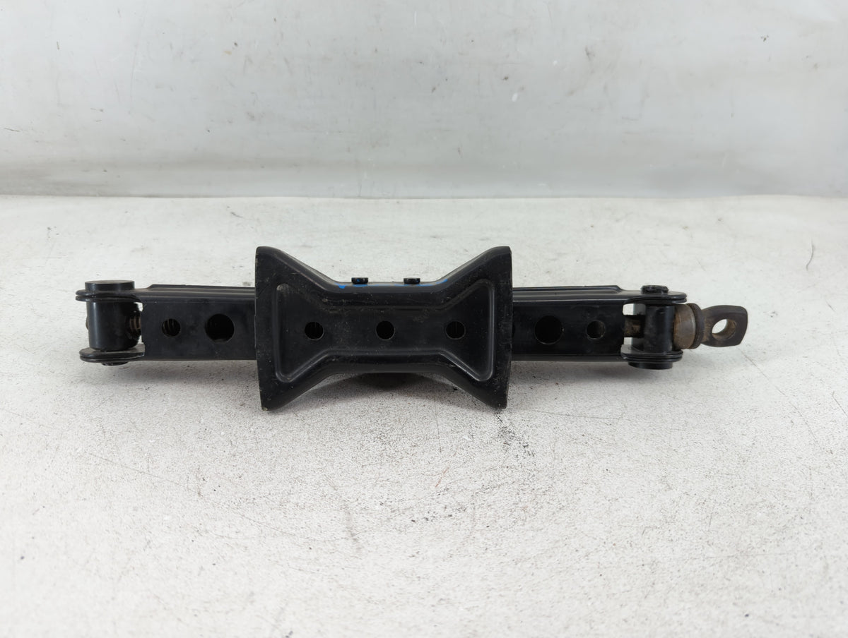 2016 Nissan Sentra Spare Scissor Car Jack 1068501 - Oemusedautoparts1.com