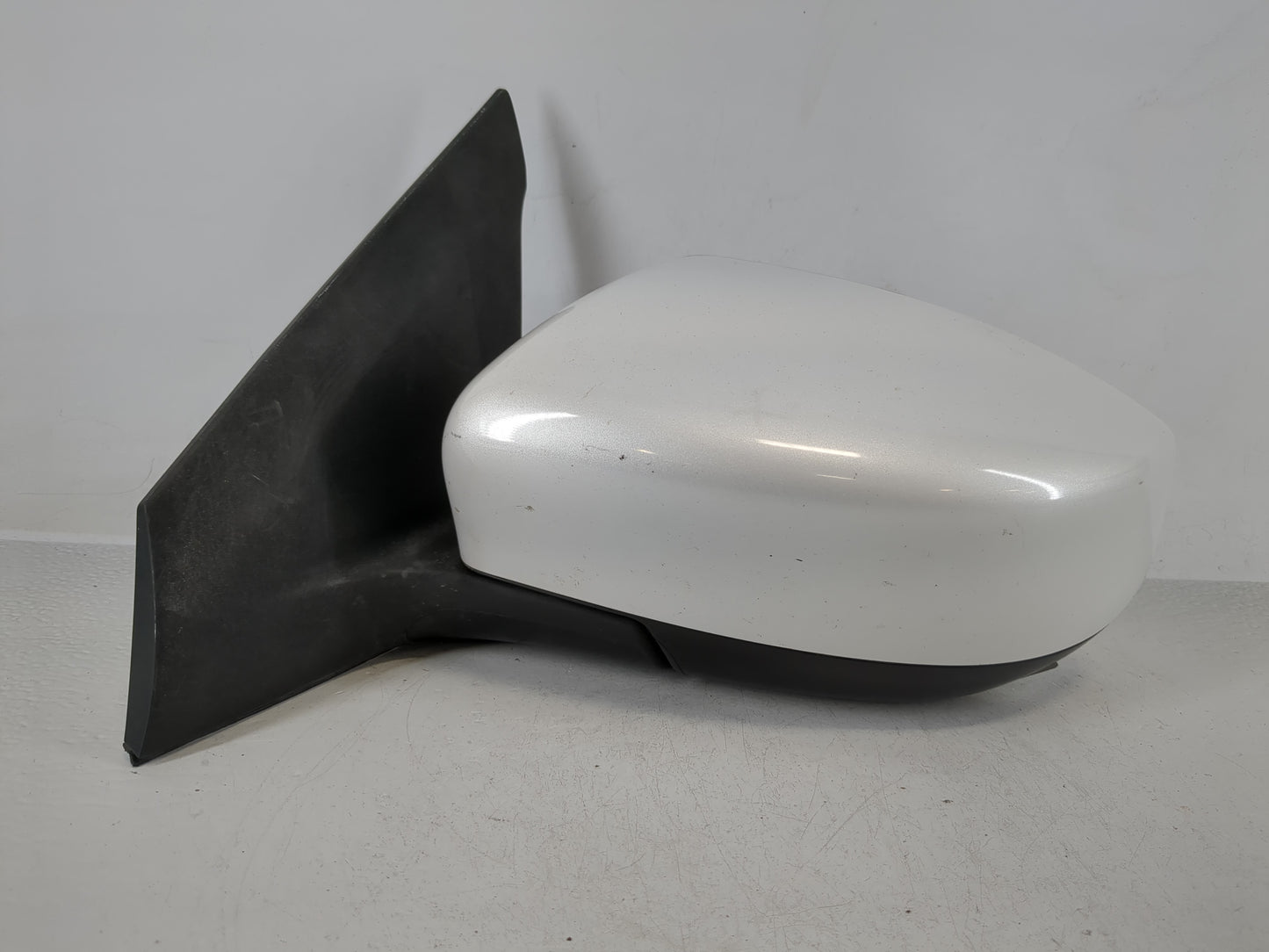 2016-2019 Nissan Sentra Driver Side View Mirror - Left Door Mirror OEM Used - Oemusedautoparts1.com