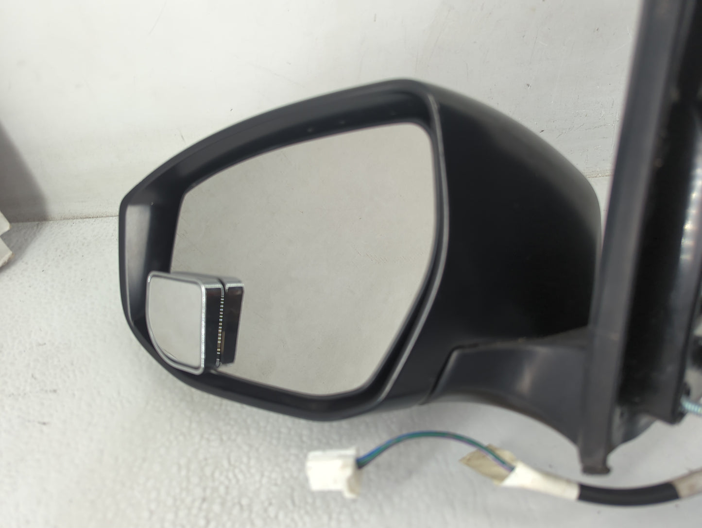 2016-2019 Nissan Sentra Driver Side View Mirror - Left Door Mirror OEM Used - Oemusedautoparts1.com