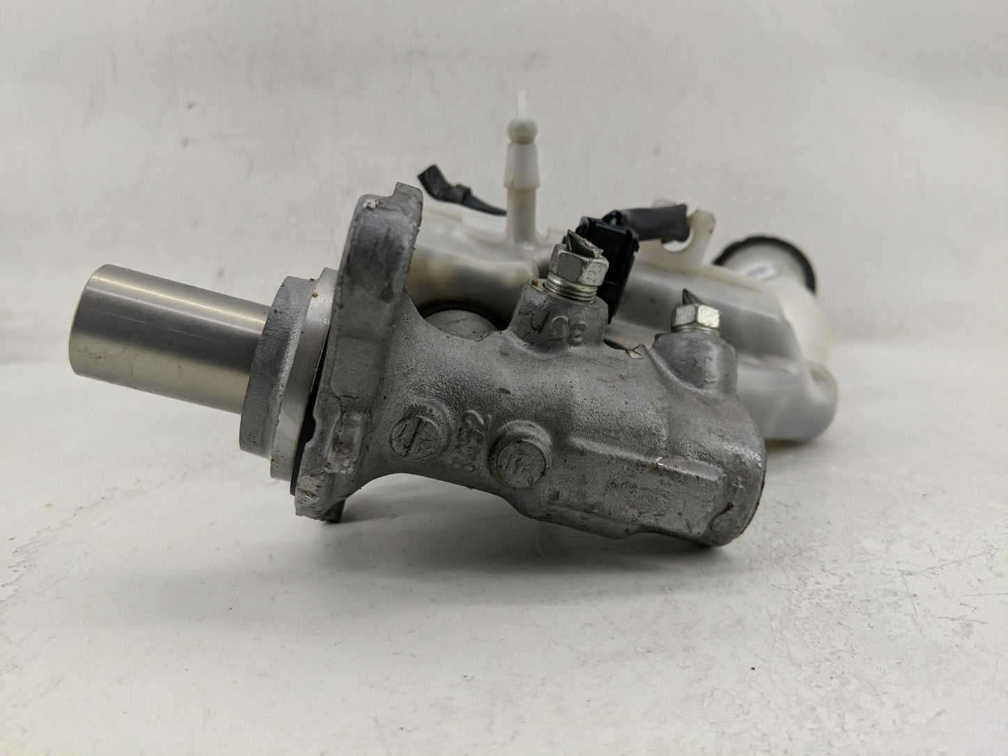 2013-2019 Nissan Sentra Brake Master Cylinder 1311478 - Oemusedautoparts1.com