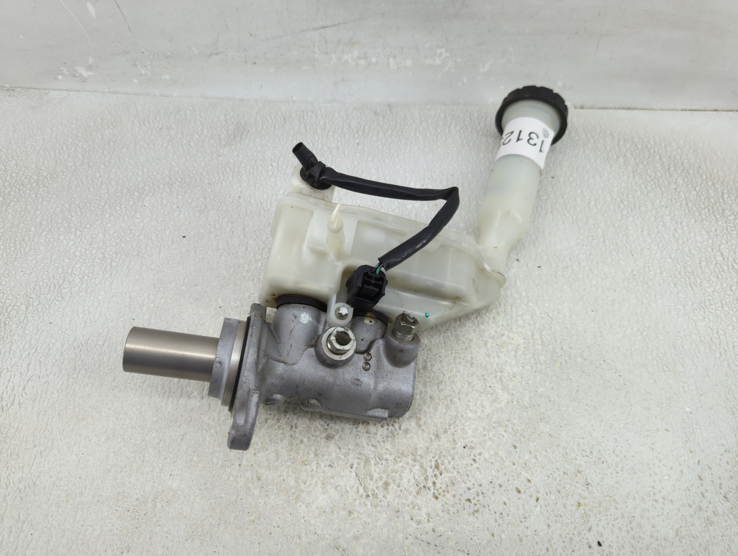 2013-2019 Nissan Sentra Brake Master Cylinder 1312587 - Oemusedautoparts1.com
