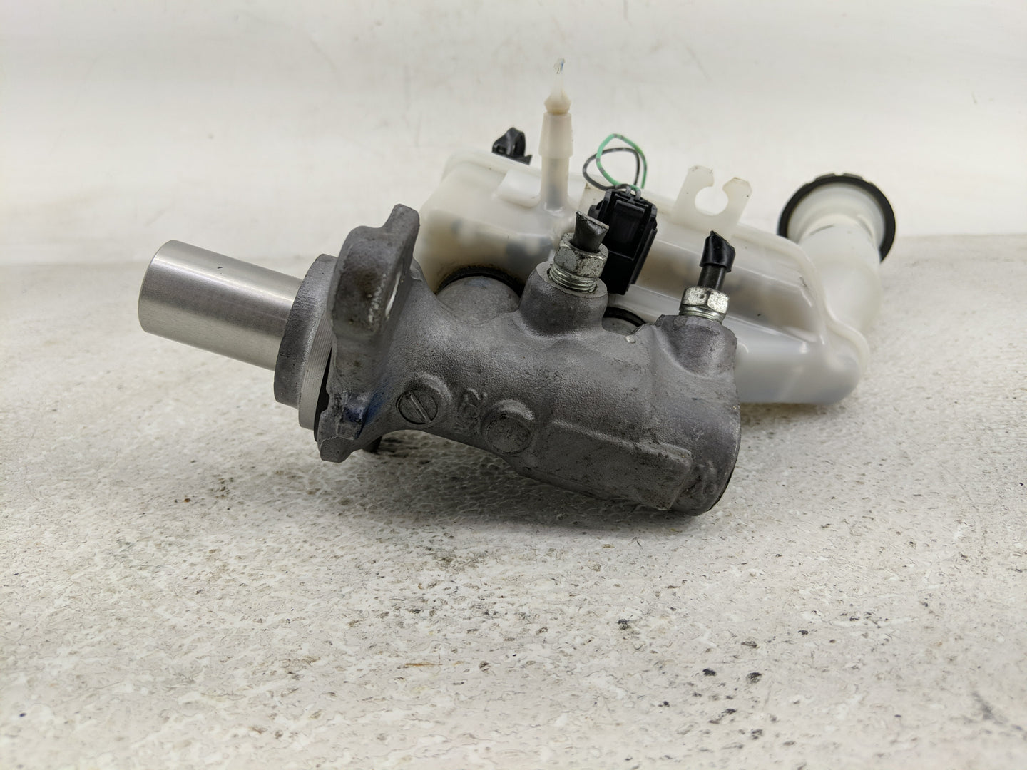 2013-2019 Nissan Sentra Brake Master Cylinder 1313782 - Oemusedautoparts1.com