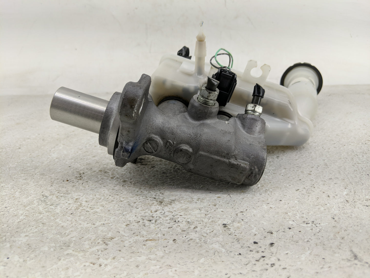 2013-2019 Nissan Sentra Brake Master Cylinder 1313782 - Oemusedautoparts1.com