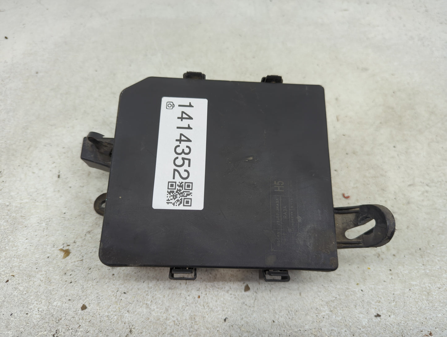 2013-2019 Nissan Sentra Fusebox Fuse Box Panel Relay Module Fits Fits 2013 2014 2015 2016 2017 2018 2019 OEM Used Auto Parts