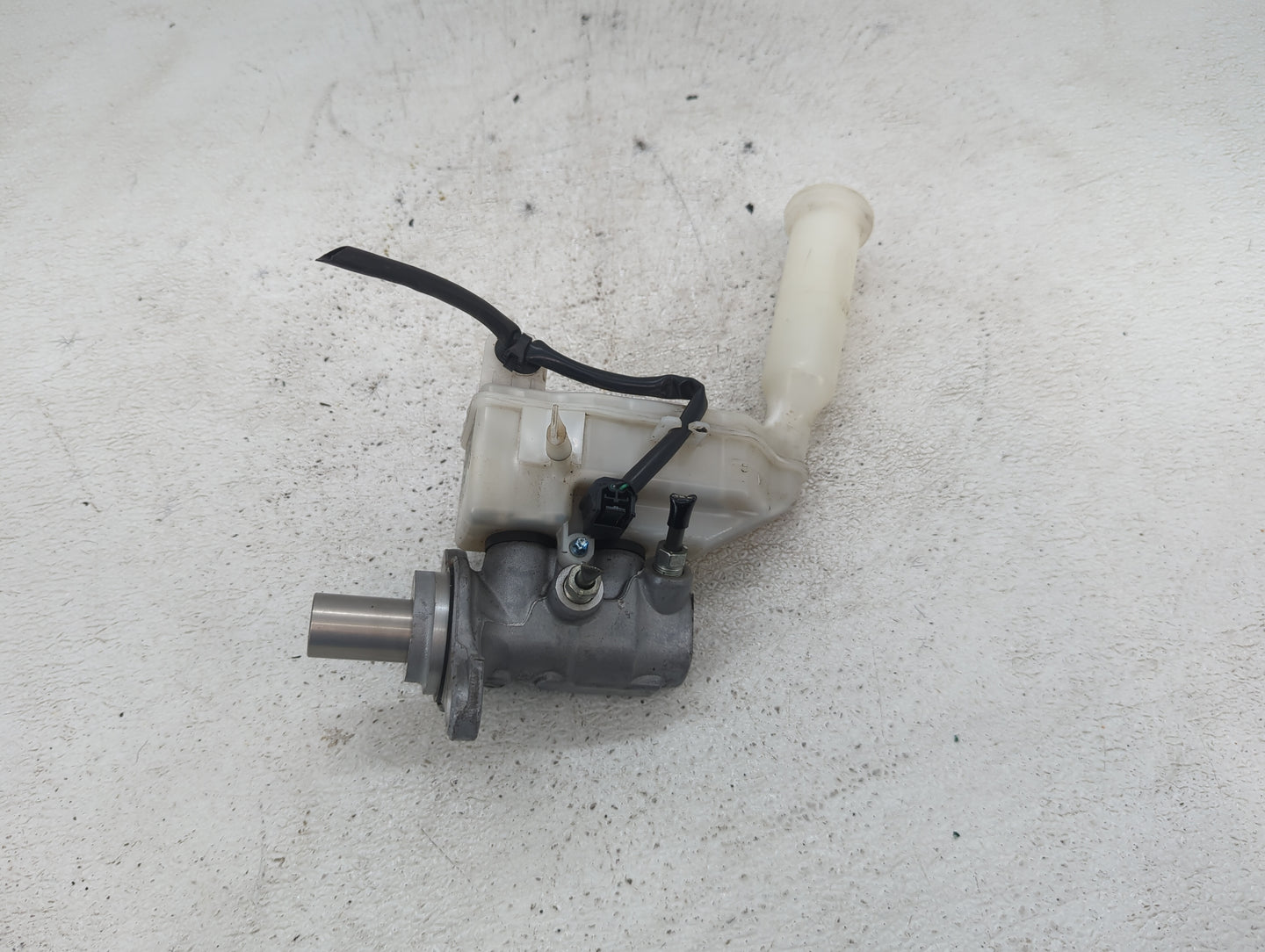 2013-2019 Nissan Sentra Brake Master Cylinder 1422815 - Oemusedautoparts1.com