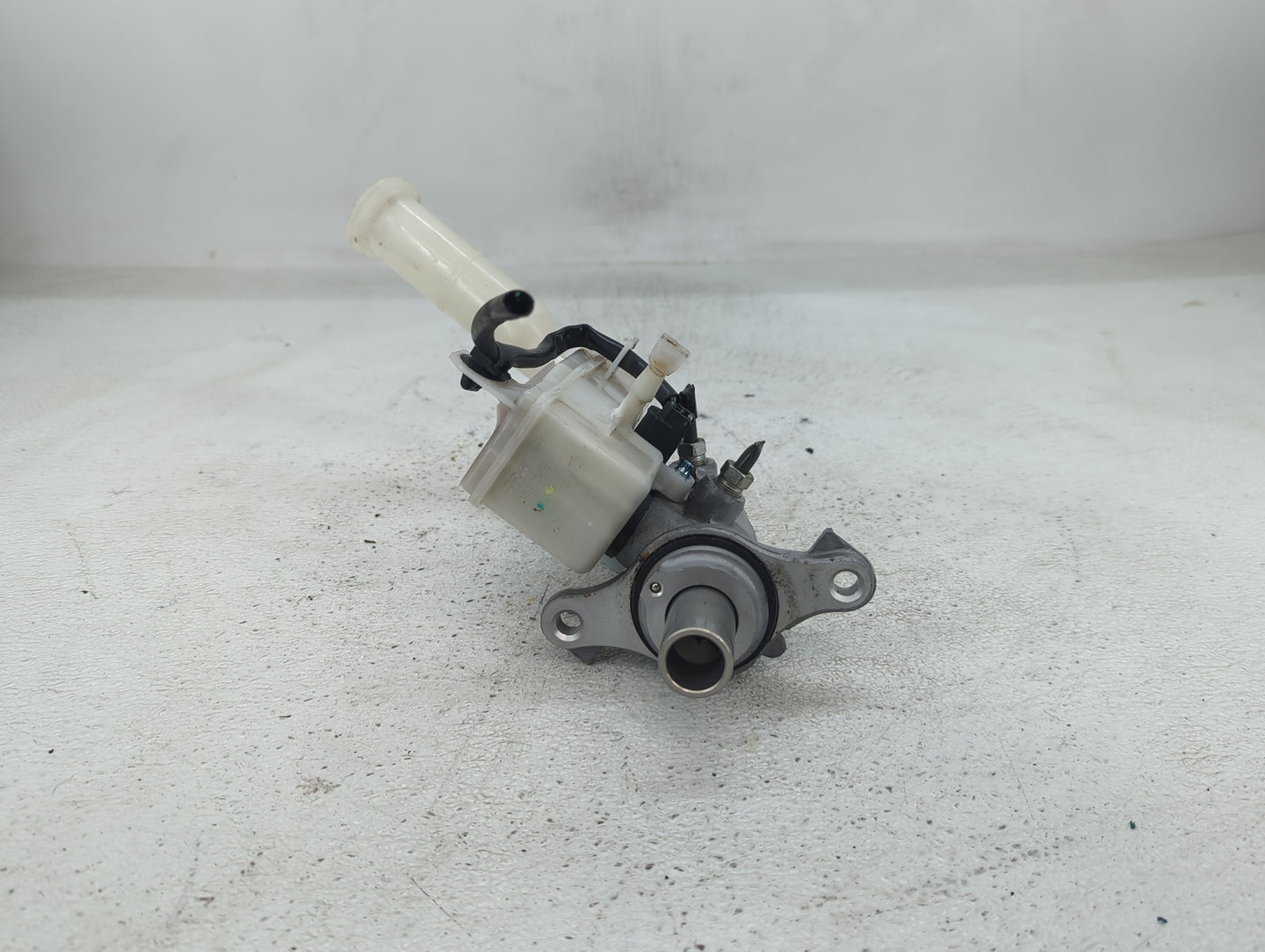2013-2019 Nissan Sentra Brake Master Cylinder 1422815 - Oemusedautoparts1.com