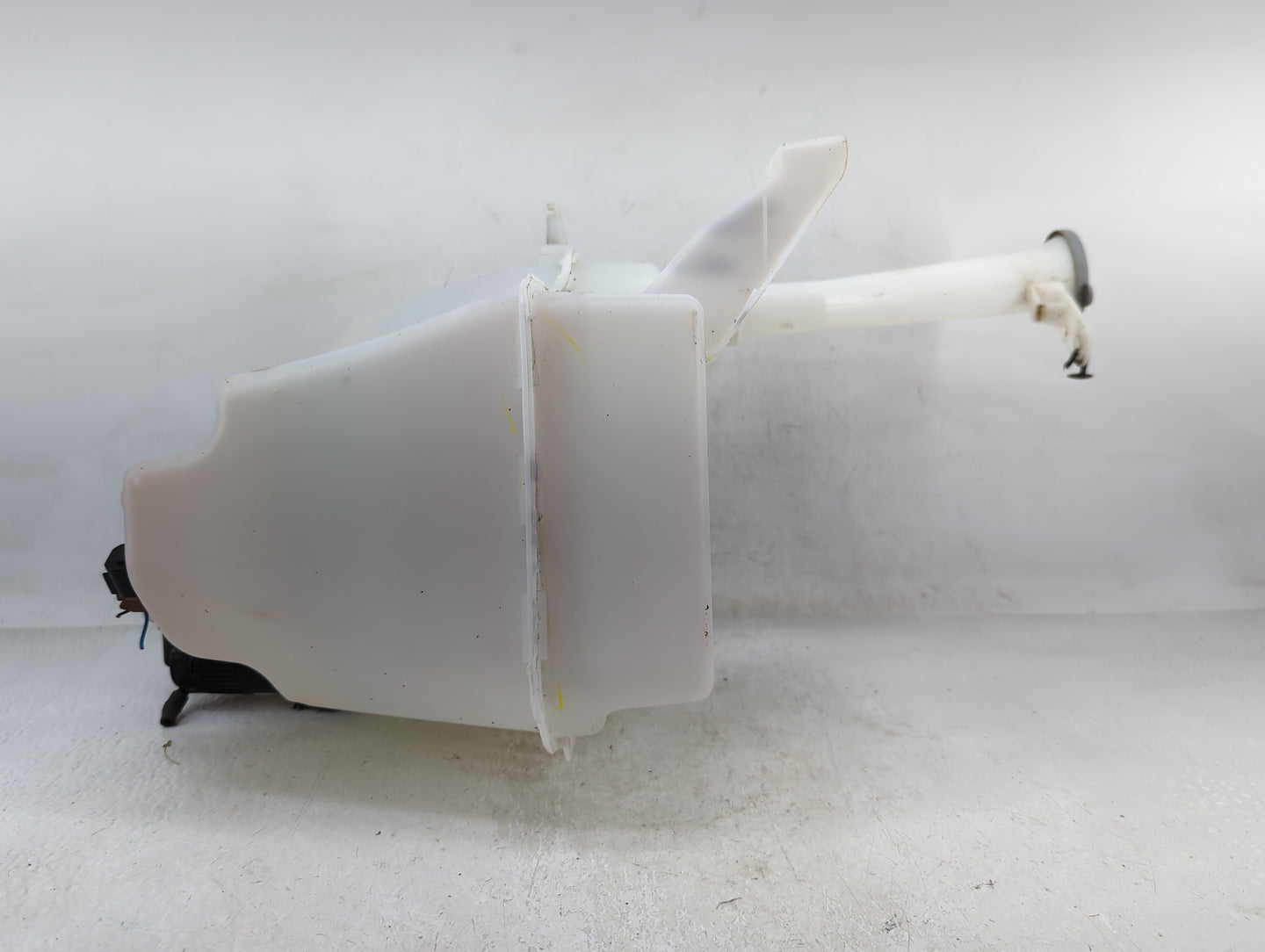 2016-2019 Nissan Sentra Windshield Washer Fluid Reservoir Bottle Oem - Oemusedautoparts1.com