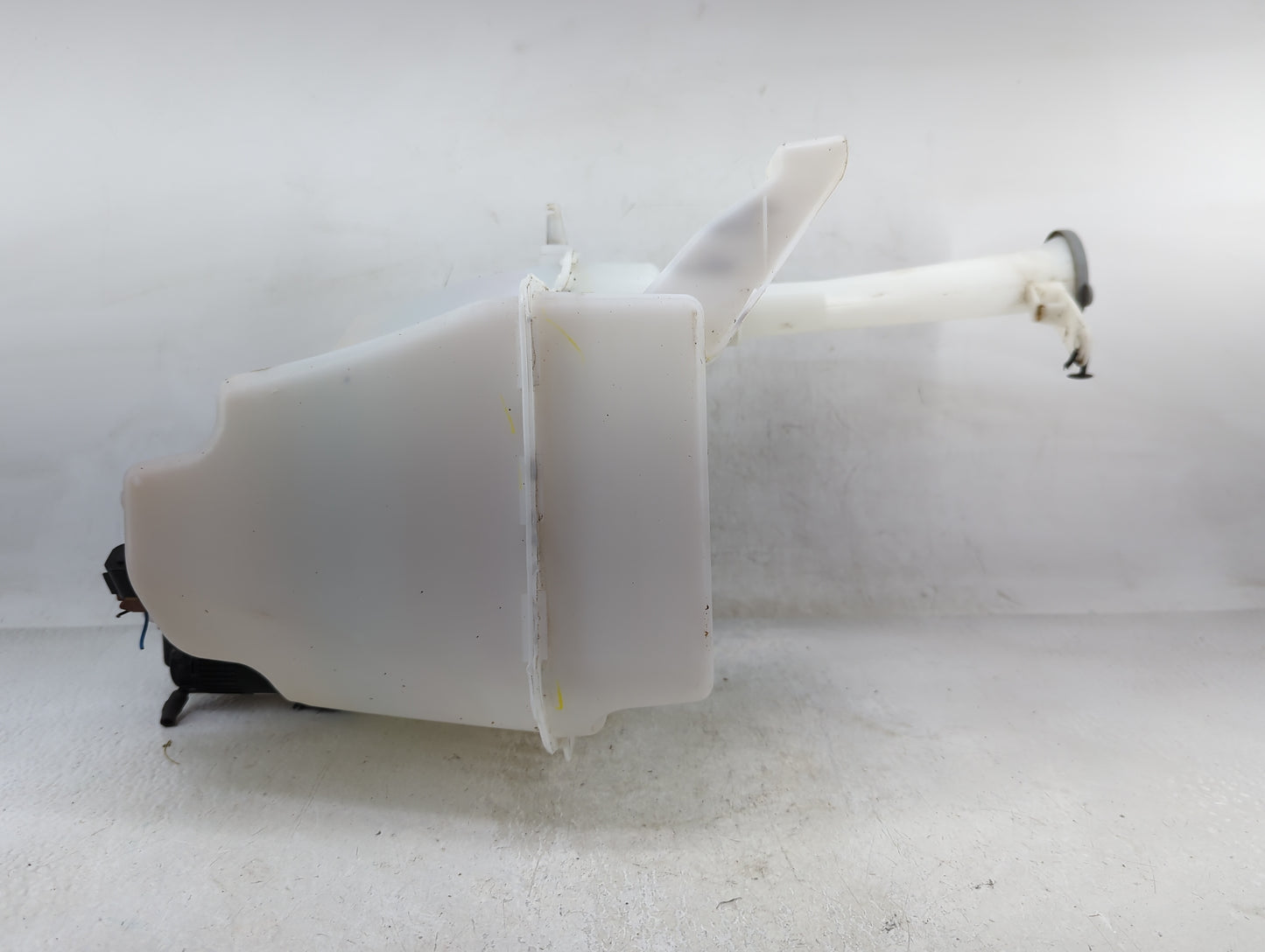 2016-2019 Nissan Sentra Windshield Washer Fluid Reservoir Bottle Oem - Oemusedautoparts1.com