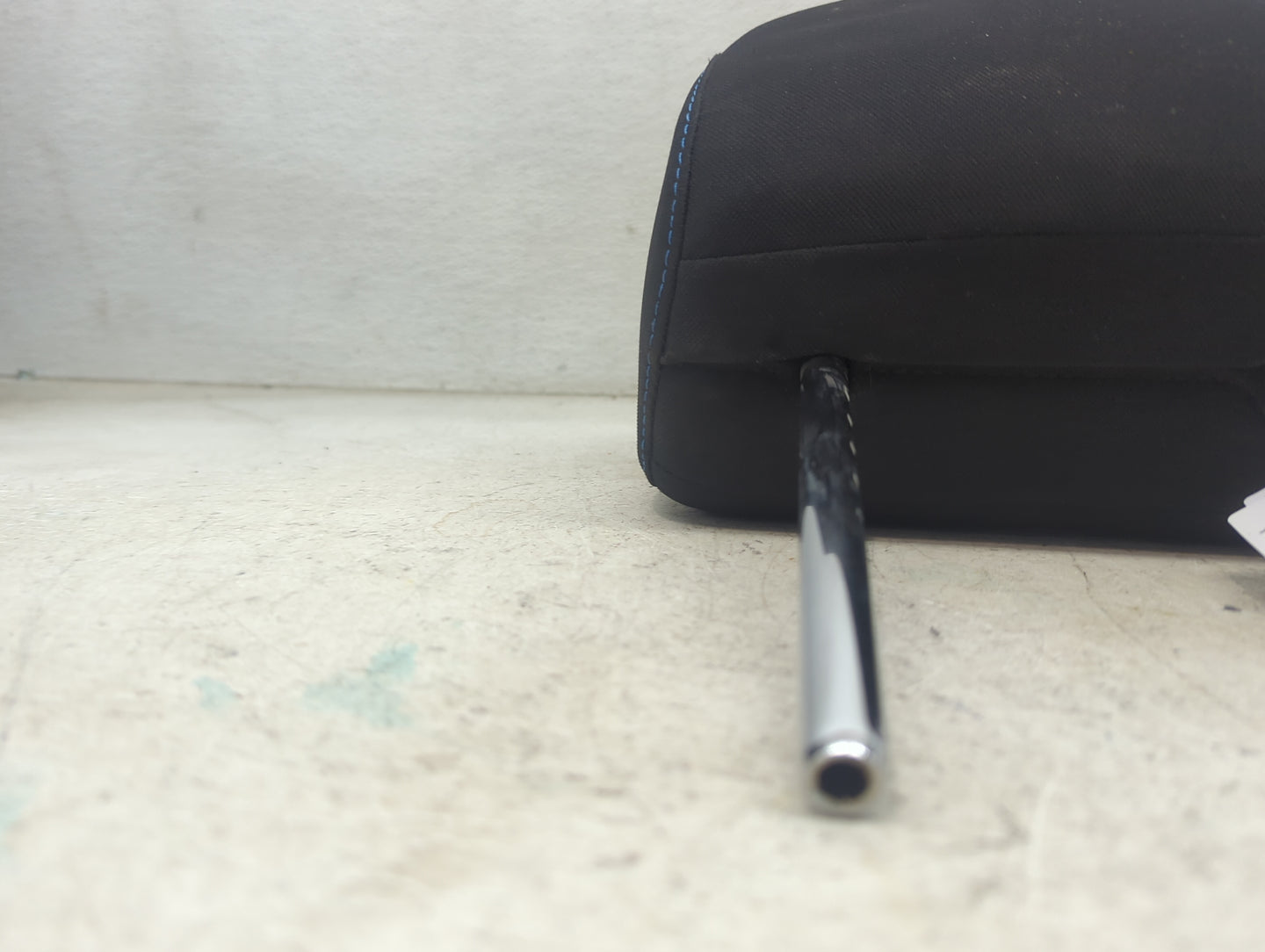 2016 Nissan Sentra Headrest Head Rest Front Driver Seat Black 1472473 - Oemusedautoparts1.com